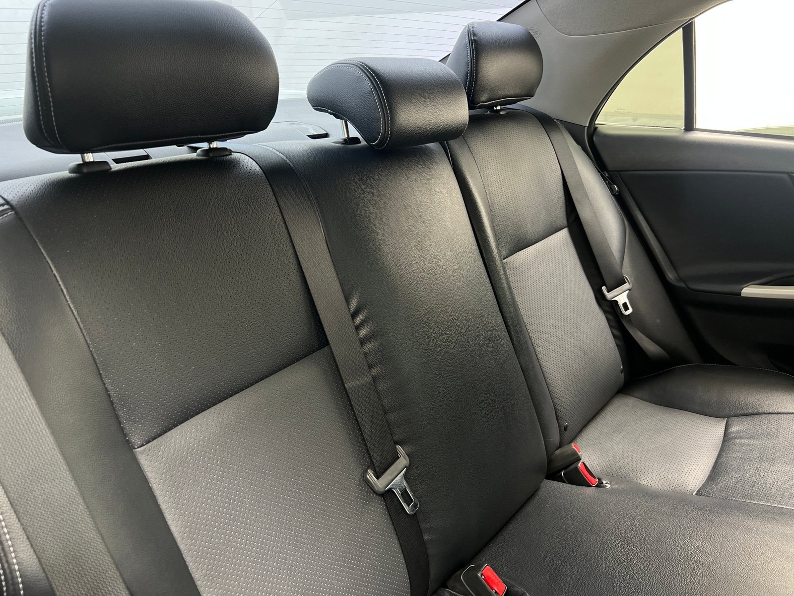 Thumbnail: 2011 Toyota Corolla - 6