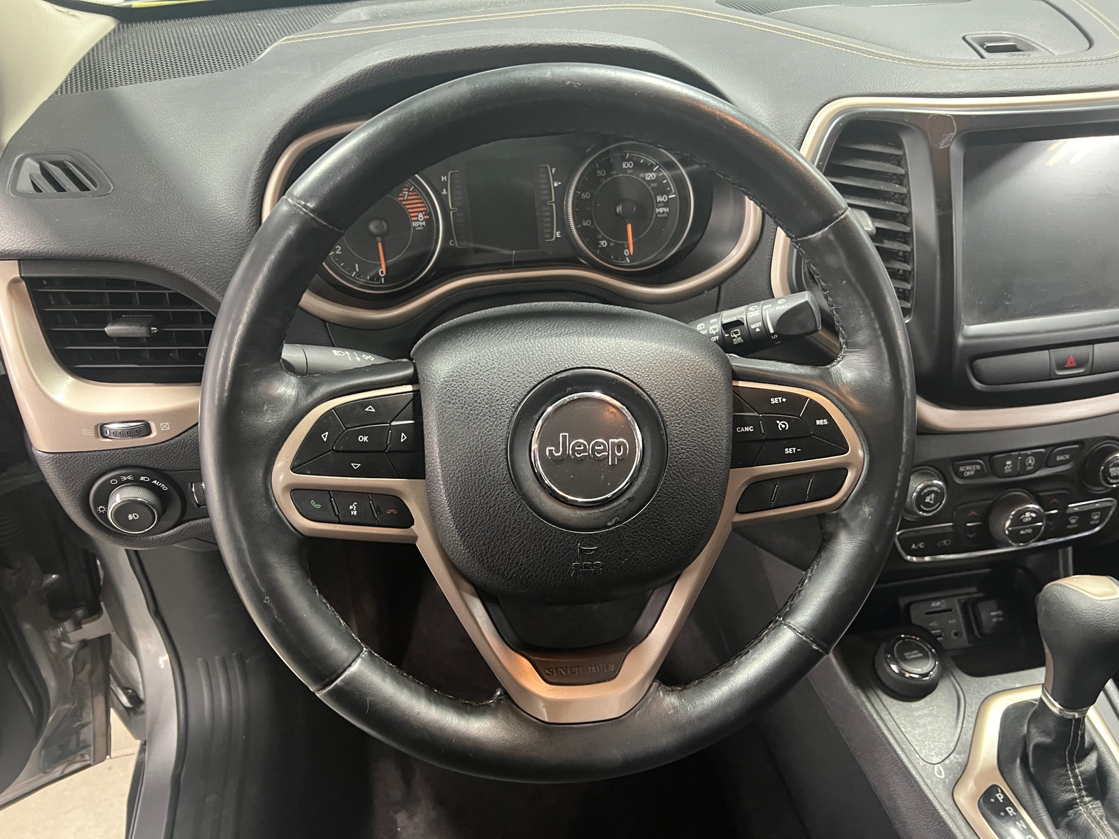 Thumbnail: 2017 Jeep Cherokee - 5