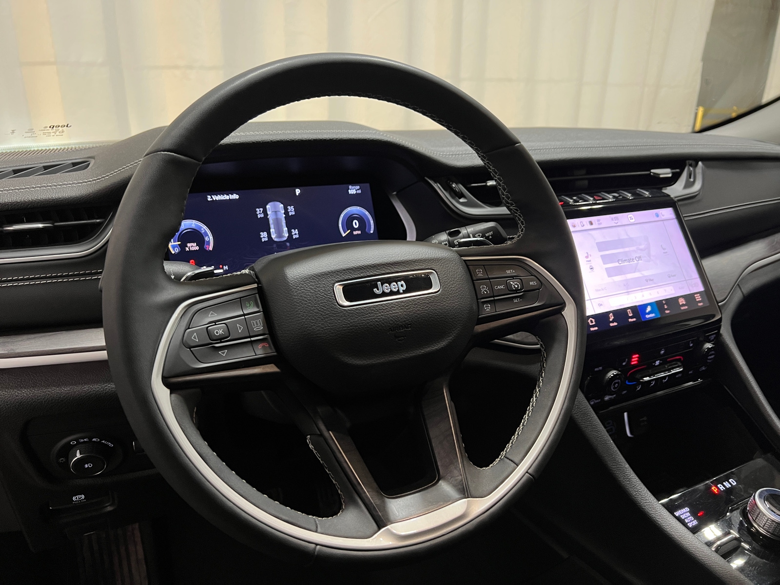 Thumbnail: 2023 Jeep Grand Cherokee - 4