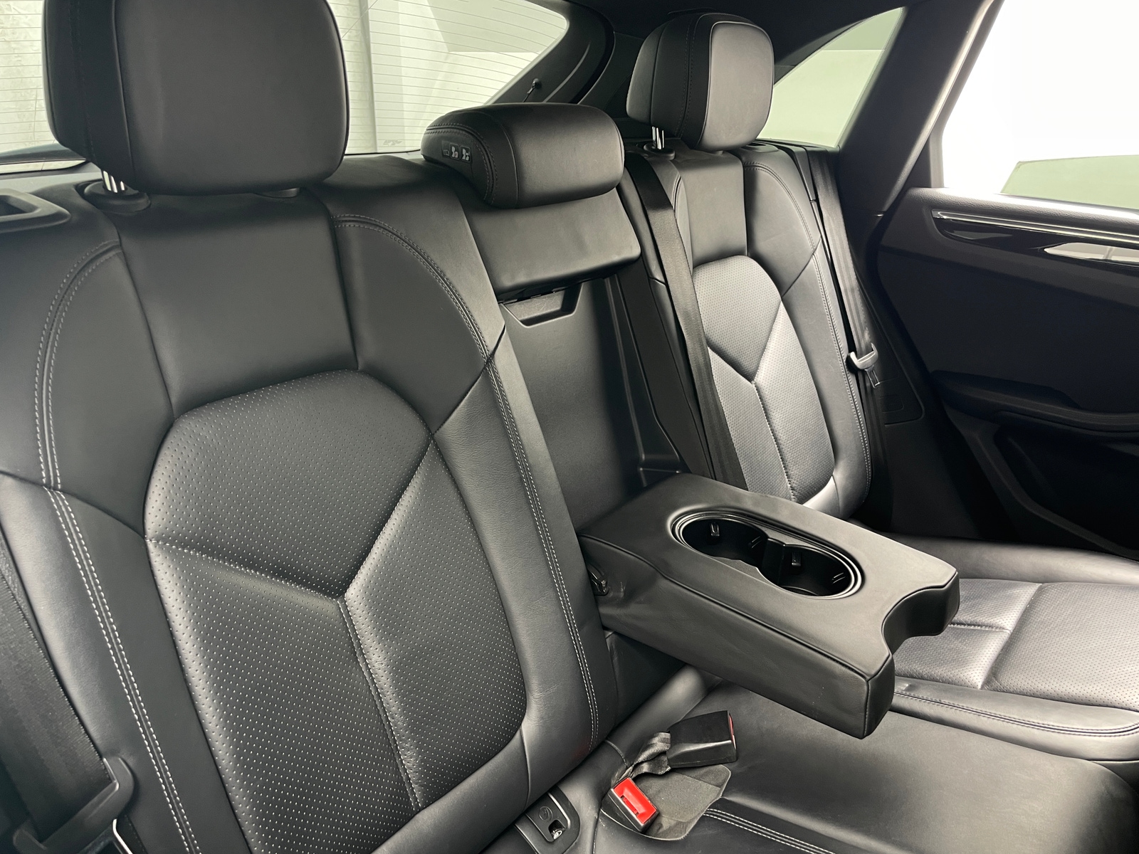 Thumbnail: 2015 Porsche Macan - 5