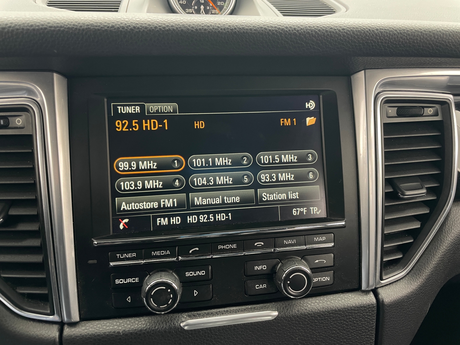 Thumbnail: 2015 Porsche Macan - 3