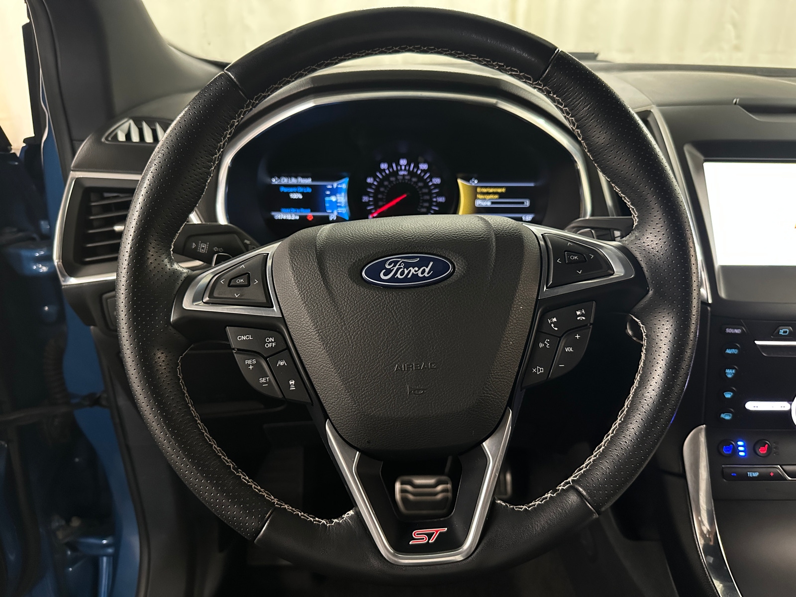 Thumbnail: 2019 Ford Edge - 4