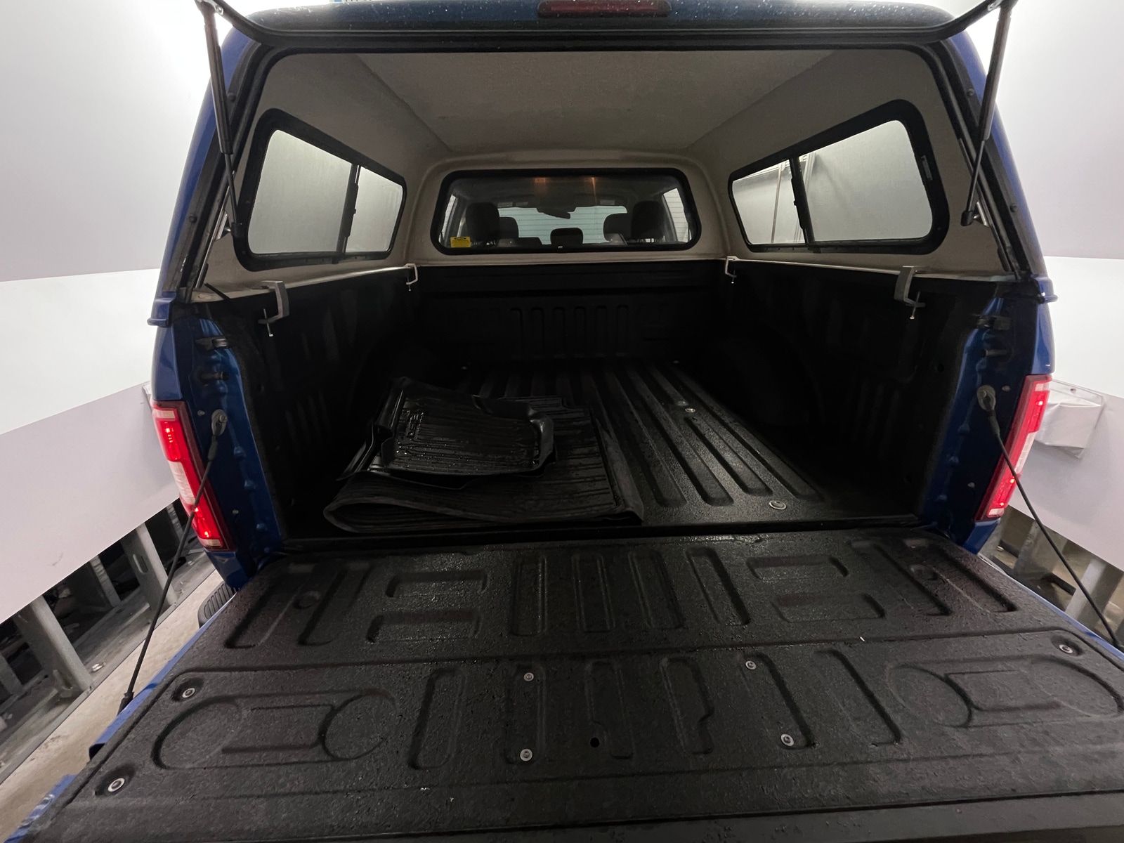 Thumbnail: 2018 Ford Econoline - 7