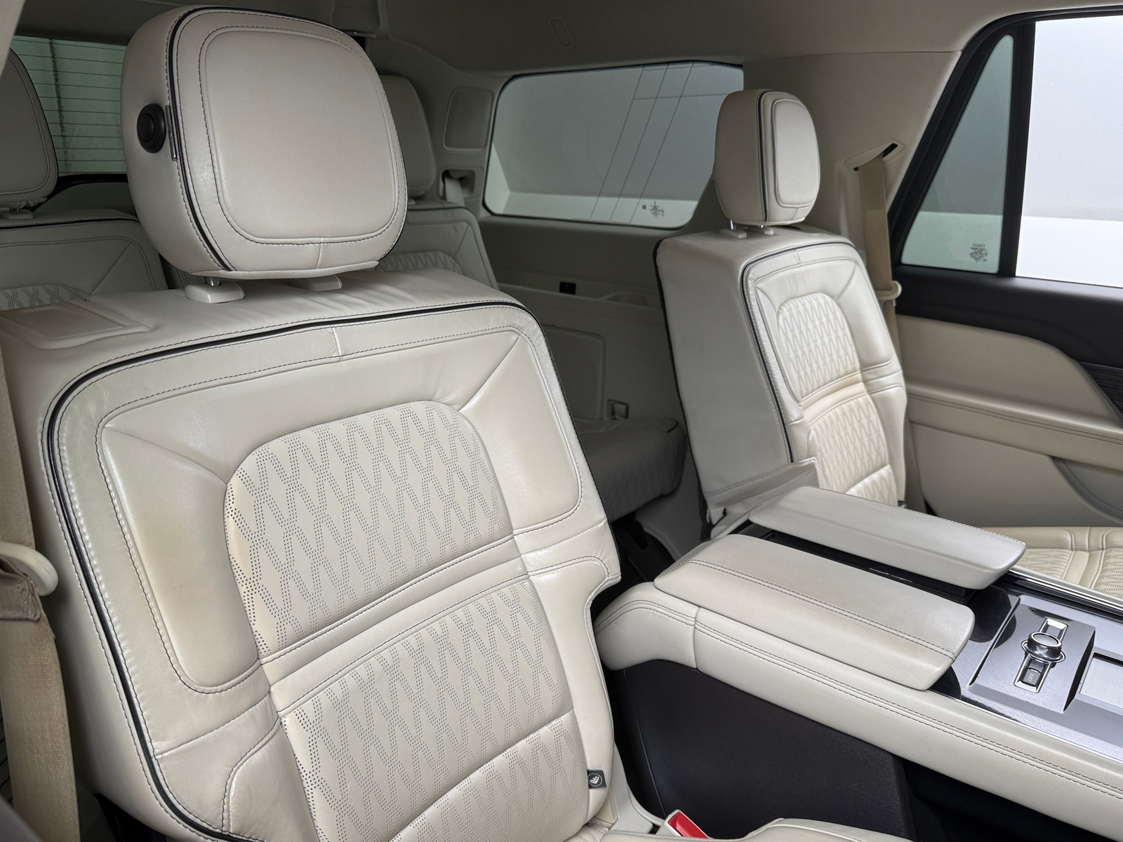 Thumbnail: 2020 Lincoln Navigator - 5