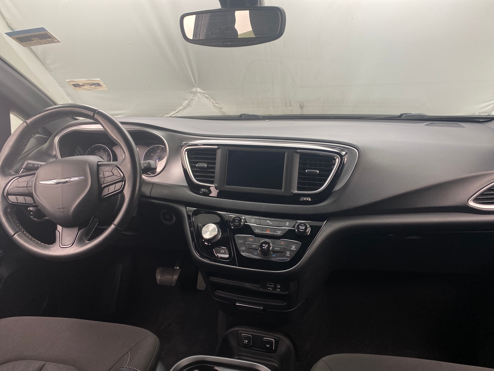 Thumbnail: 2020 Chrysler Pacifica - 3