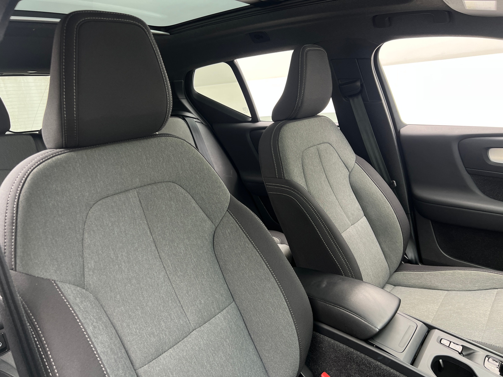 Thumbnail: 2024 Volvo XC40 - 2