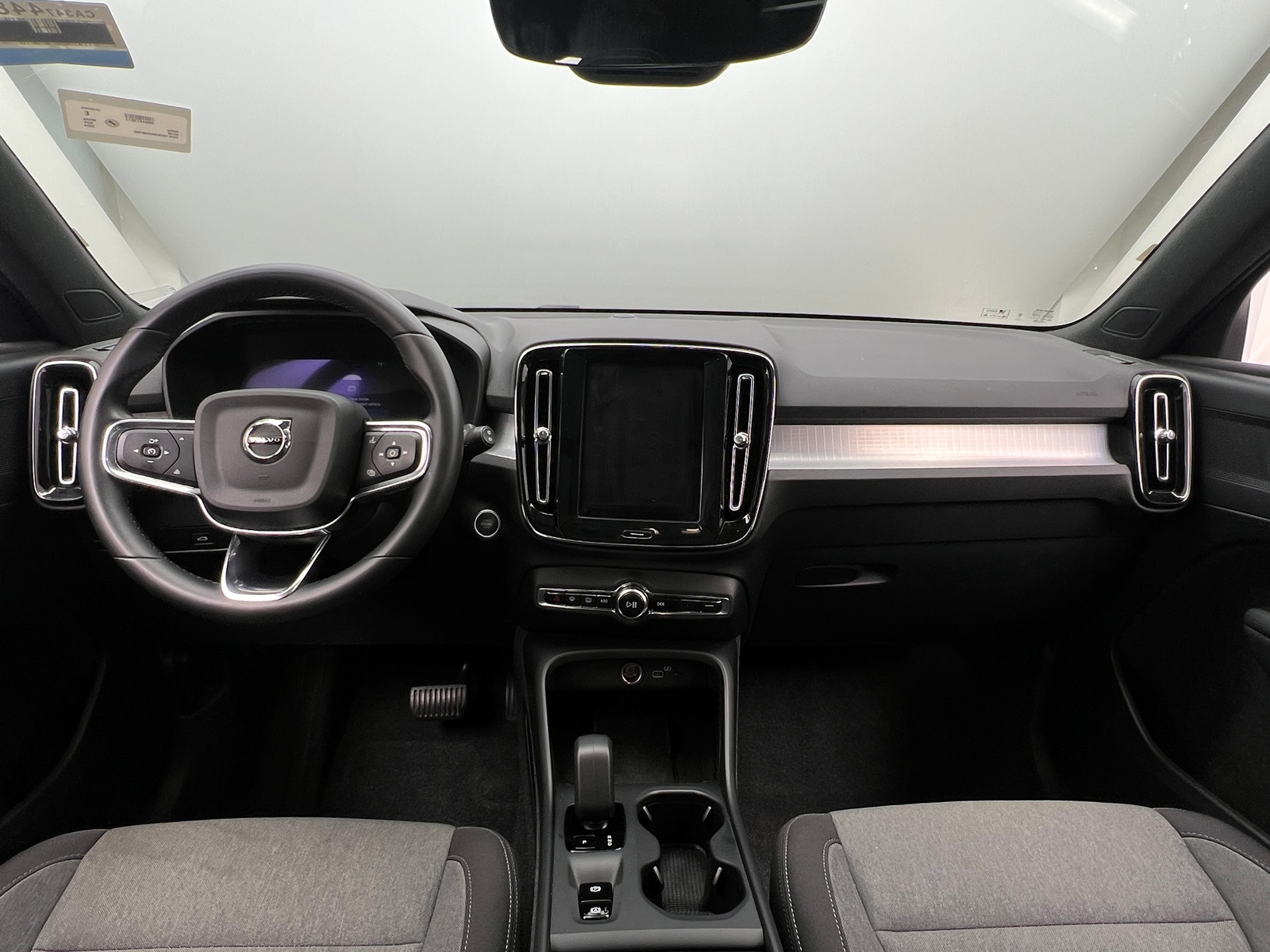 Thumbnail: 2024 Volvo XC40 - 3