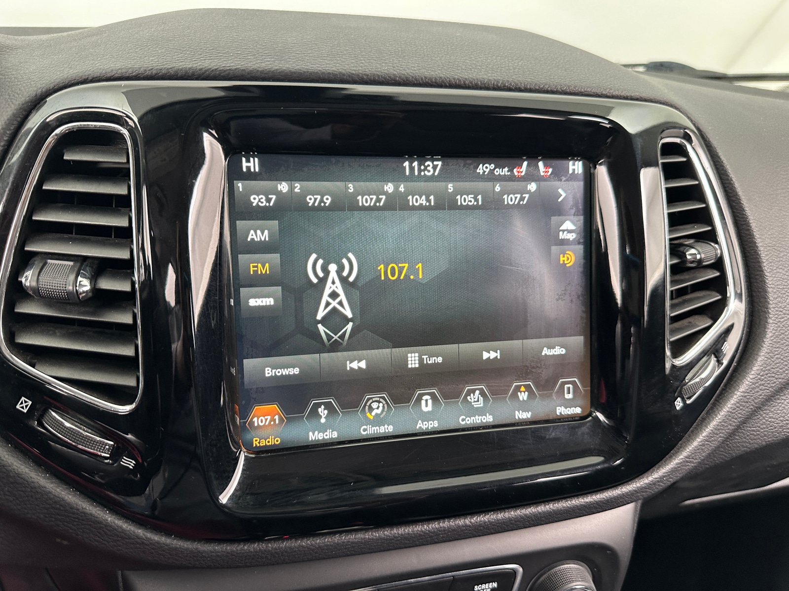 Thumbnail: 2018 Jeep Compass - 3