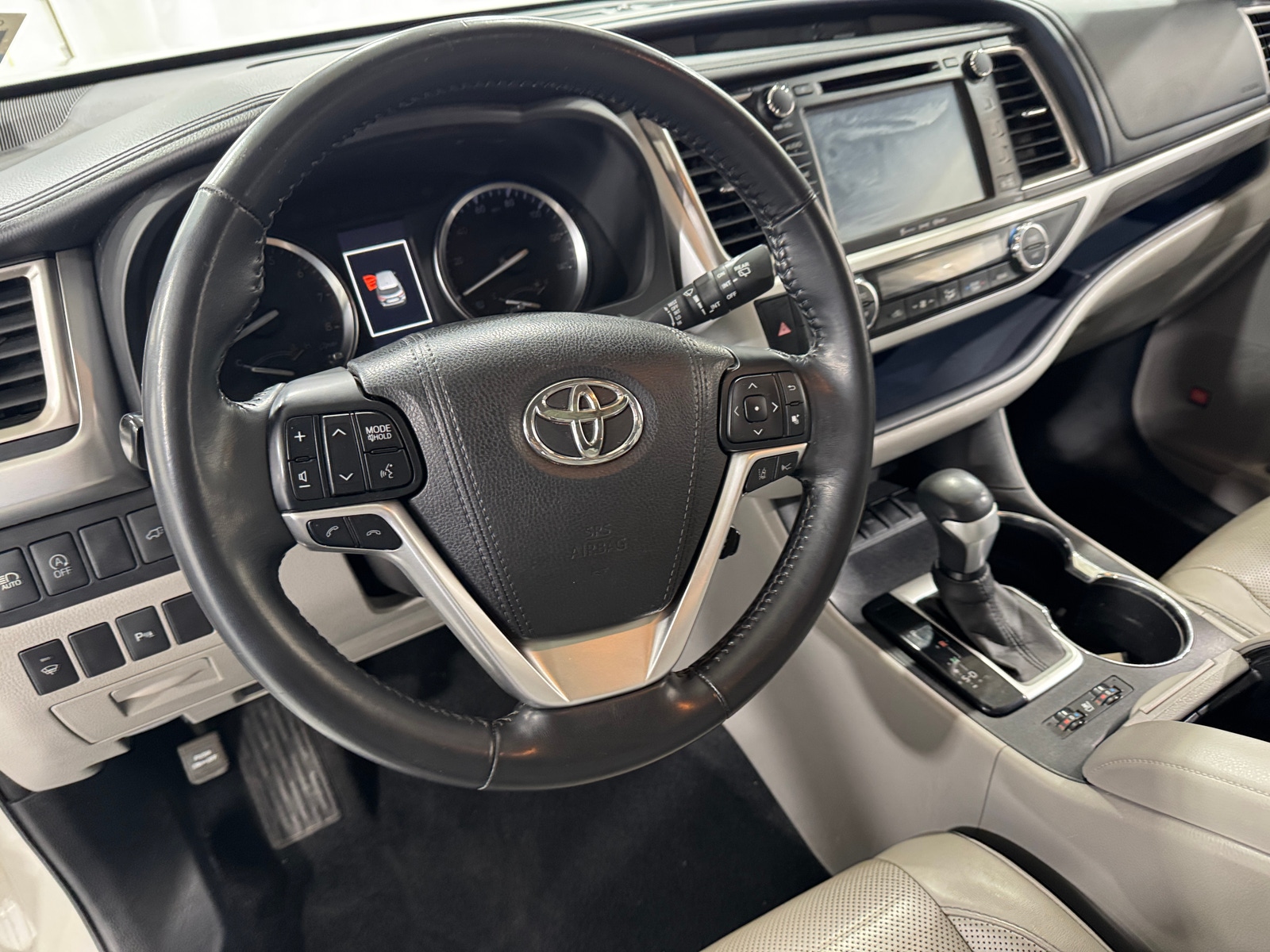 Thumbnail: 2017 Toyota Highlander - 4