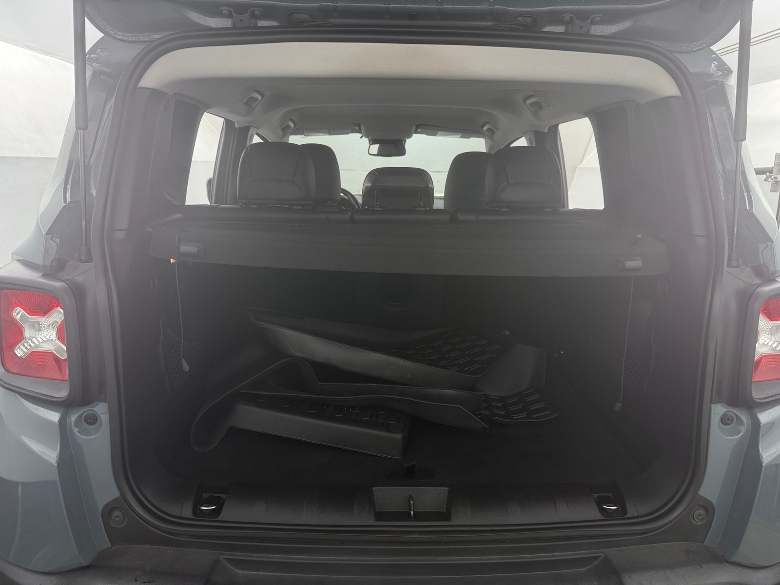 Thumbnail: 2017 Jeep Renegade - 7