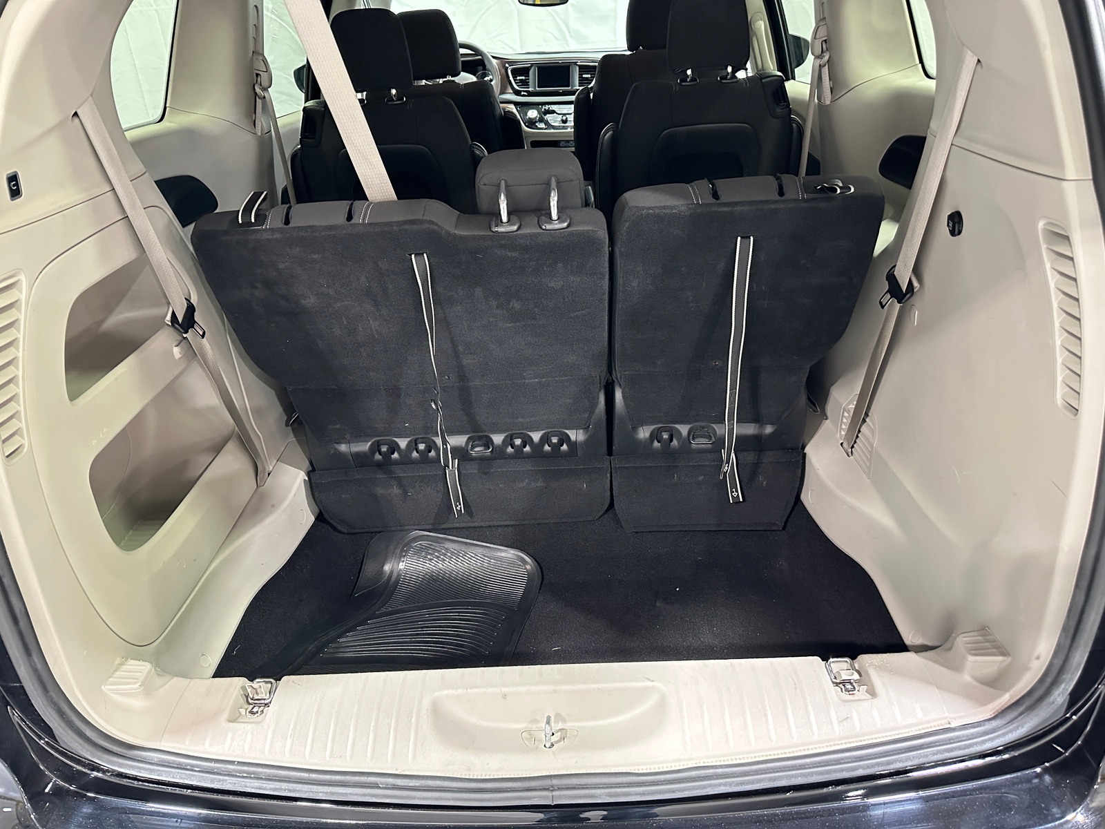 Thumbnail: 2024 Chrysler Voyager - 7