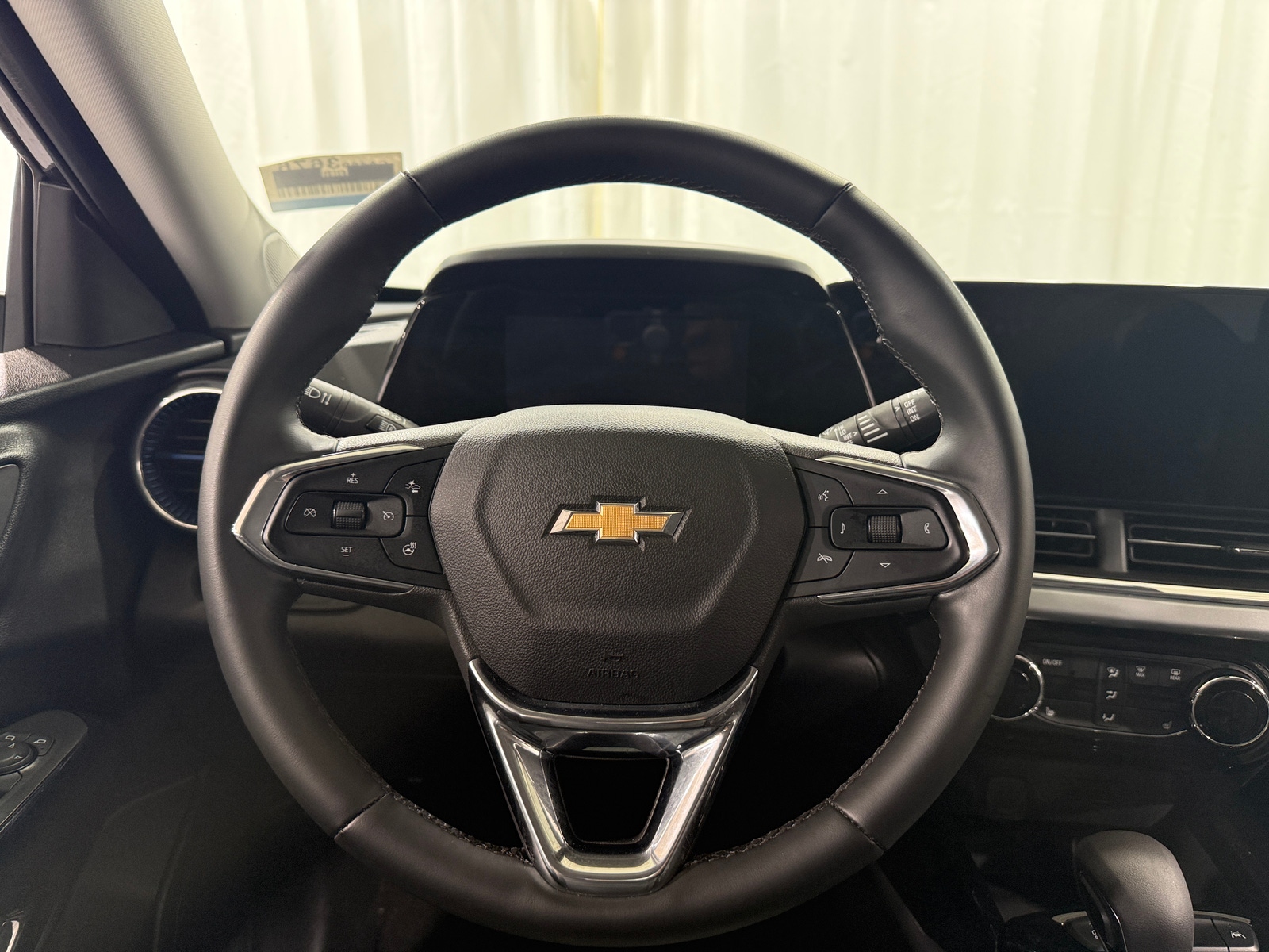 Thumbnail: 2025 Chevrolet Trax - 5