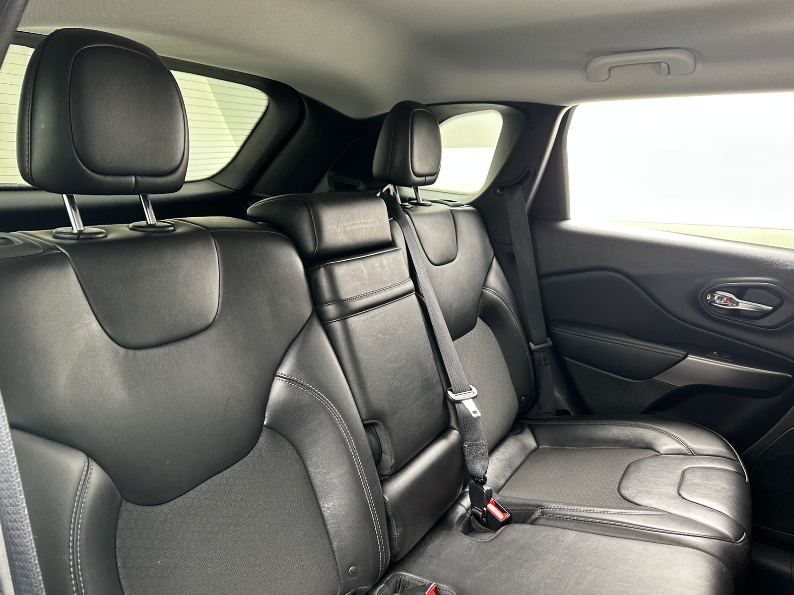 Thumbnail: 2019 Jeep Cherokee - 6