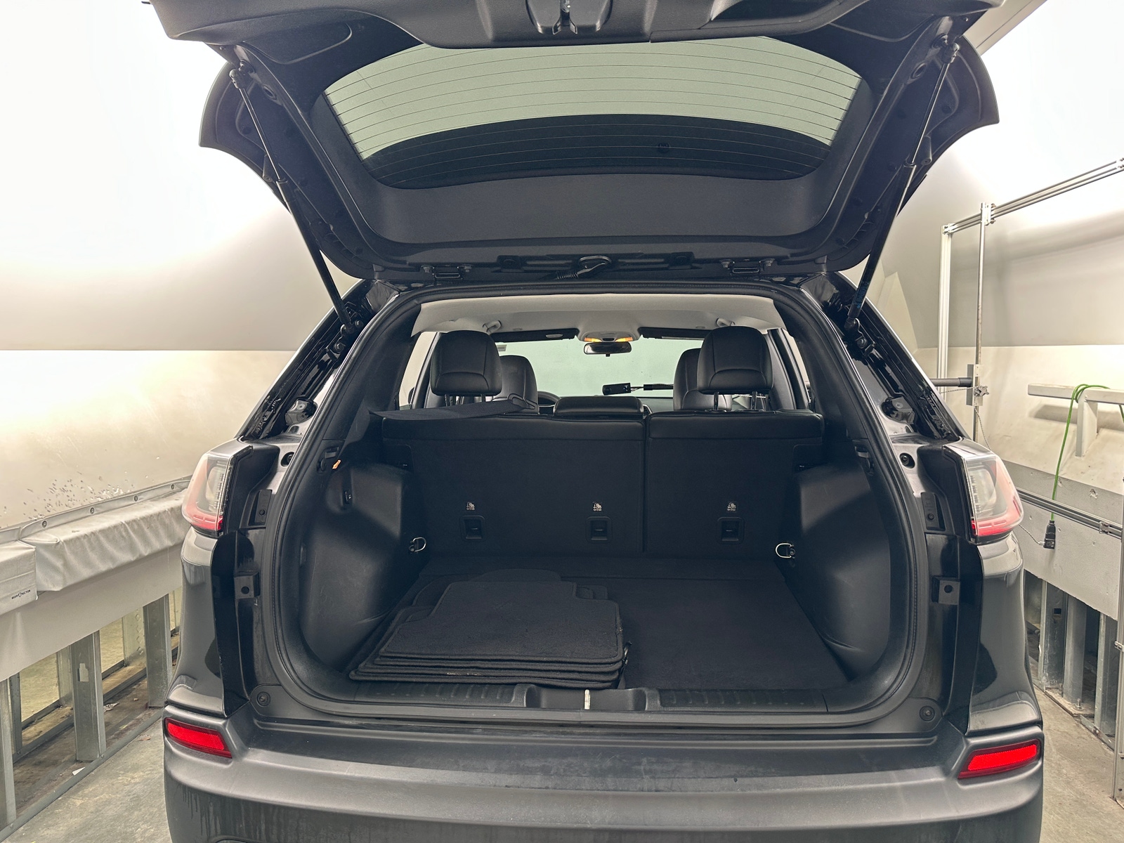 Thumbnail: 2019 Jeep Cherokee - 7