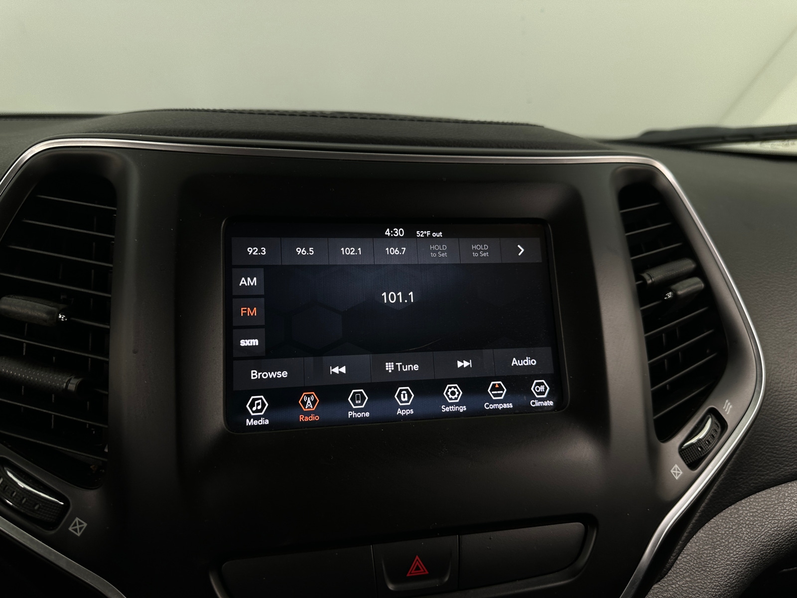 Thumbnail: 2019 Jeep Cherokee - 4