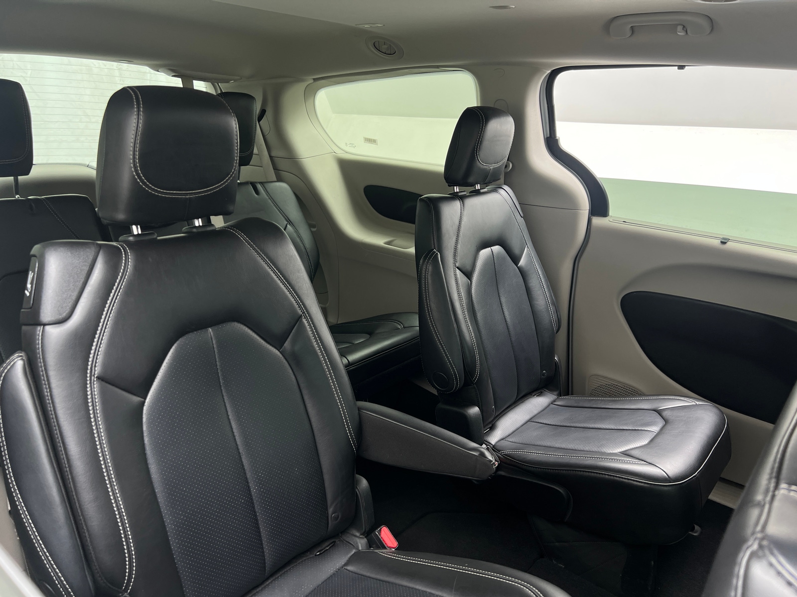 Thumbnail: 2023 Chrysler Pacifica - 5