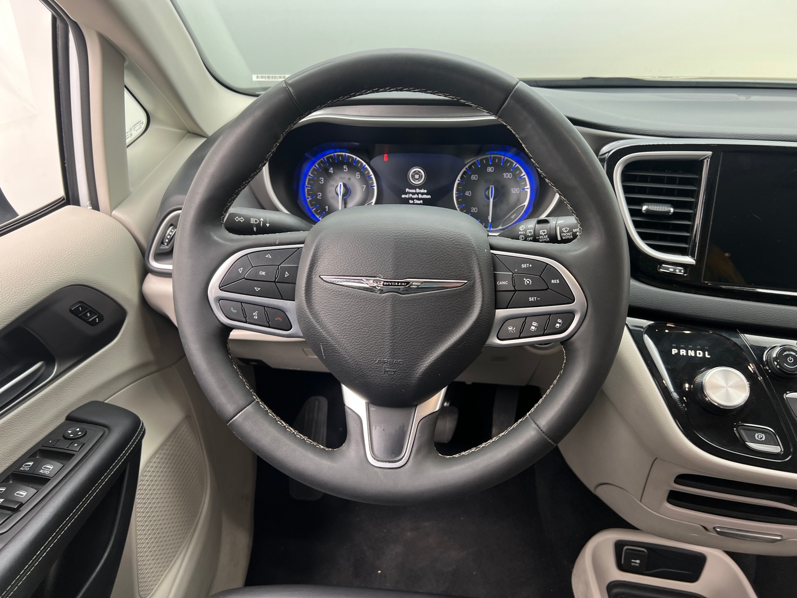 Thumbnail: 2023 Chrysler Pacifica - 4