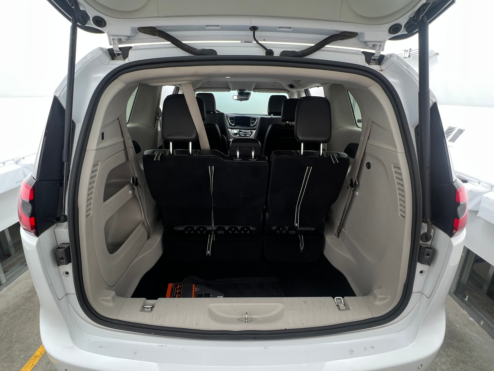 Thumbnail: 2023 Chrysler Pacifica - 6