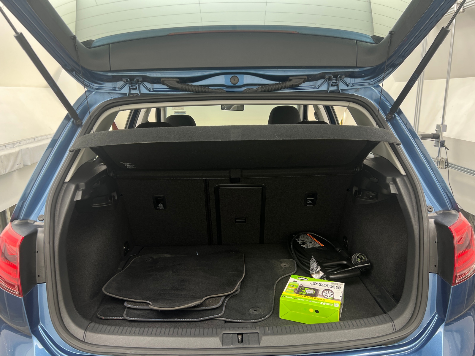 Thumbnail: 2016 Volkswagen e-Golf - 7