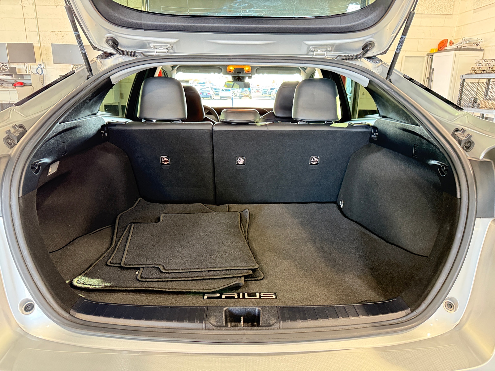 Thumbnail: 2016 Toyota Prius - 7