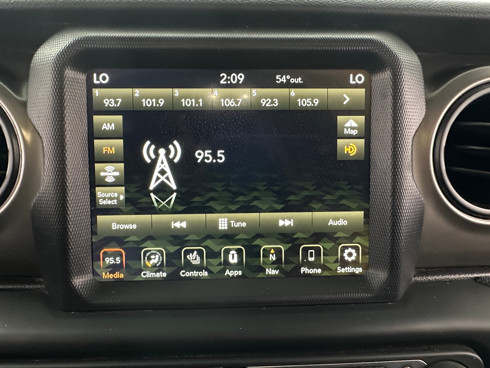 Thumbnail: 2021 Jeep Gladiator - 4