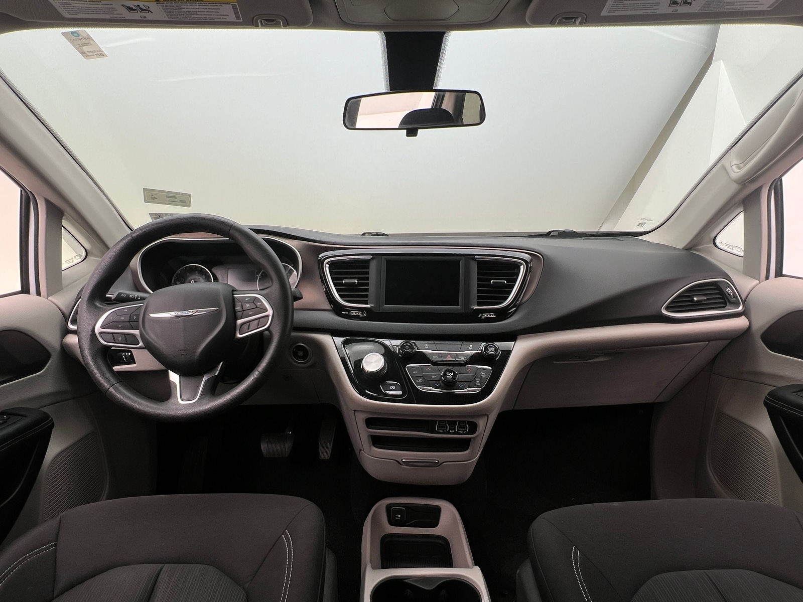 Thumbnail: 2021 Chrysler Voyager - 3