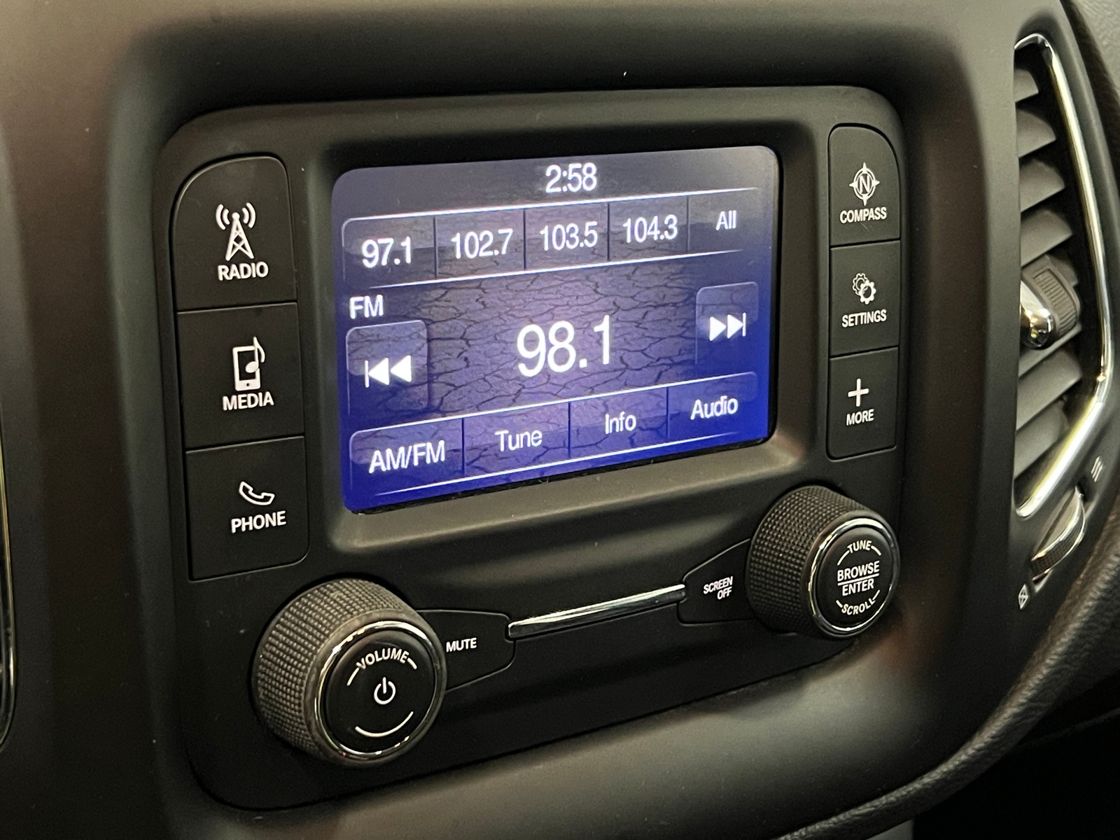 Thumbnail: 2018 Jeep Compass - 4