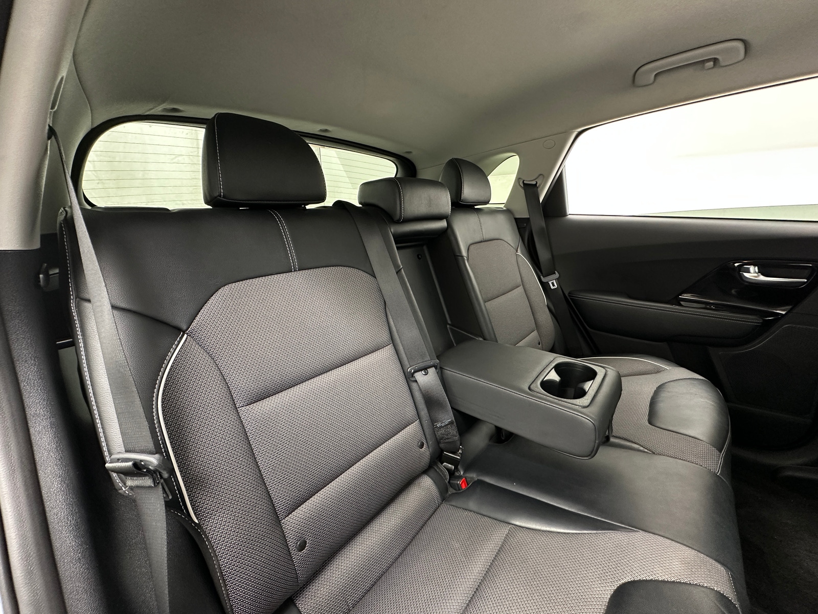 Thumbnail: 2022 Kia Niro - 6