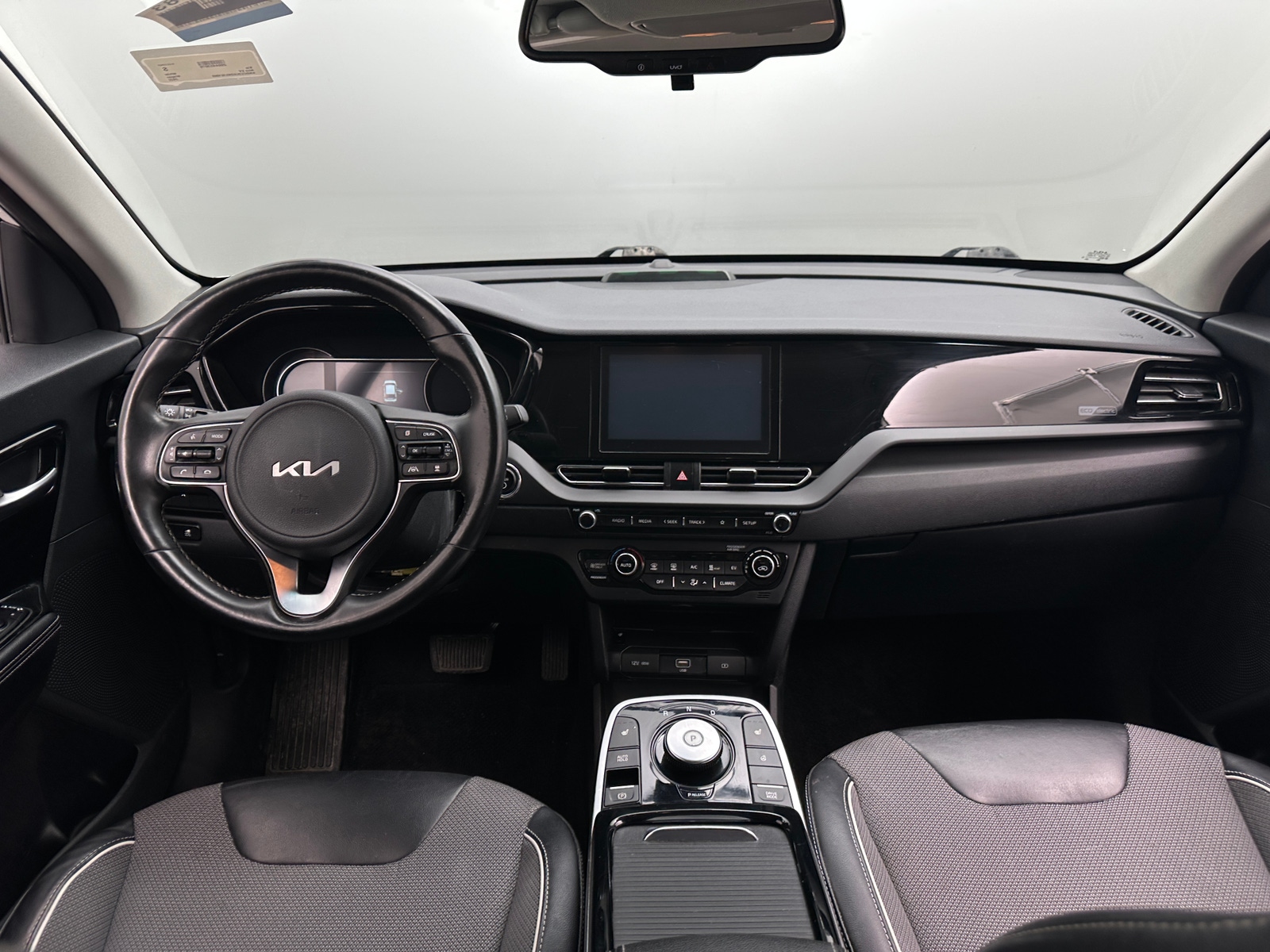 Thumbnail: 2022 Kia Niro - 3