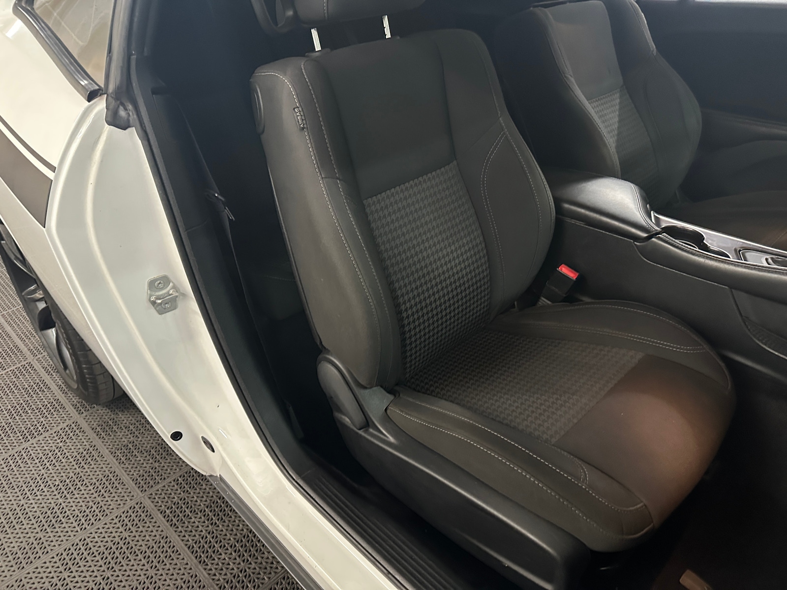 Thumbnail: 2016 Dodge Challenger - 2