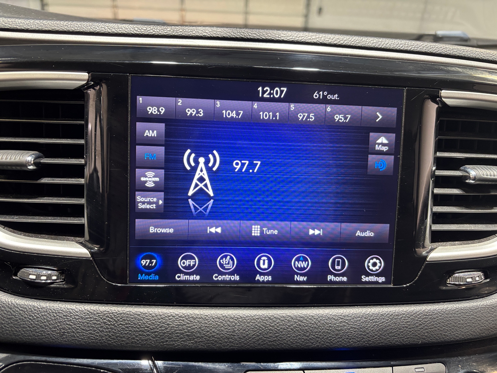 Thumbnail: 2020 Chrysler Pacifica - 3