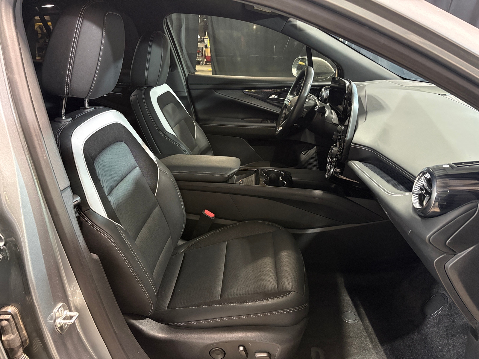 Thumbnail: 2024 Chevrolet Blazer EV - 2