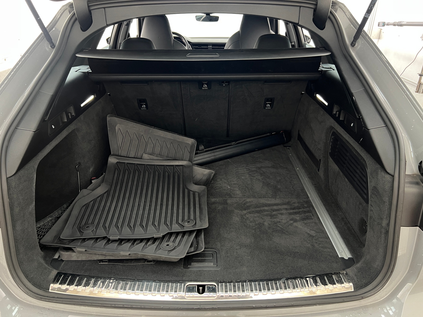 Thumbnail: 2021 Audi RS 6 - 6