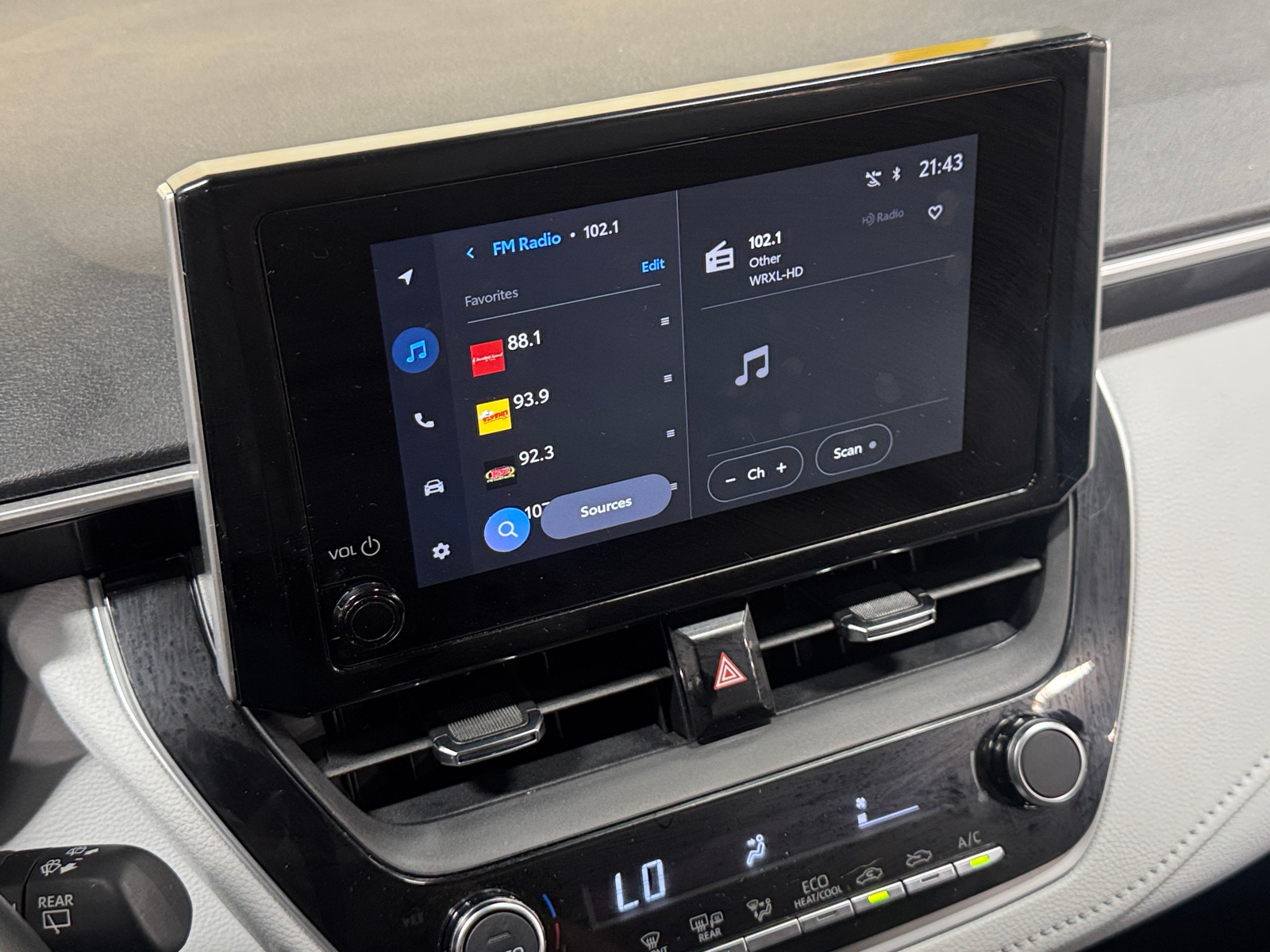 Thumbnail: 2025 Toyota Corolla - 4