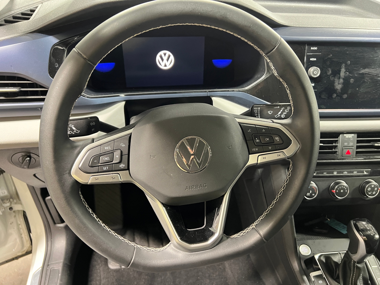 Thumbnail: 2022 Volkswagen Taos - 4