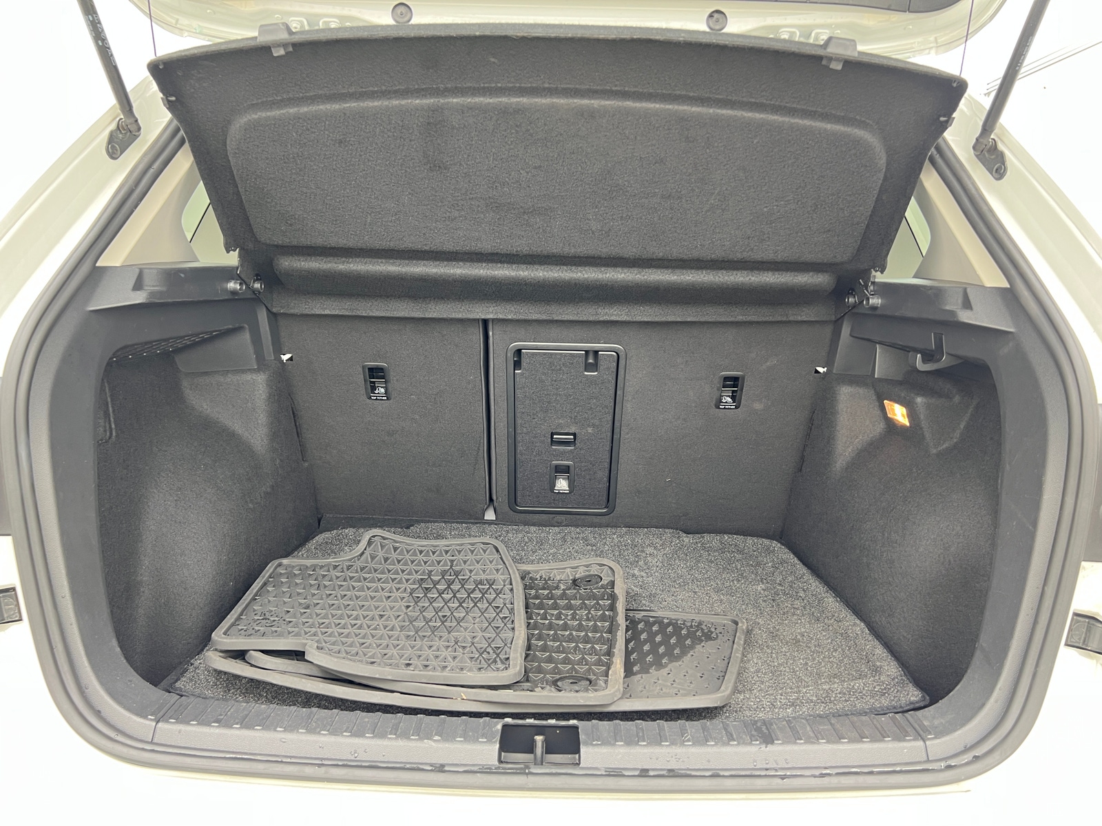 Thumbnail: 2022 Volkswagen Taos - 6