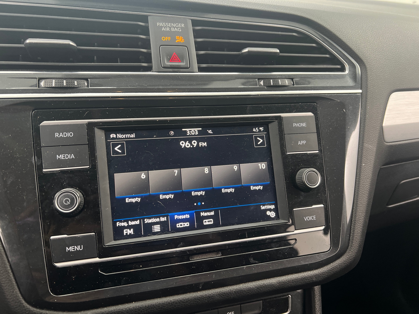 Thumbnail: 2021 Volkswagen Tiguan - 4