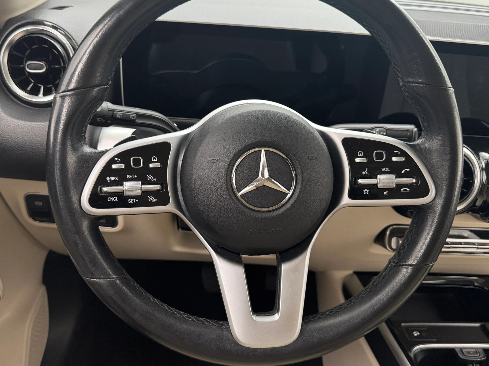 Thumbnail: 2021 Mercedes-Benz GLB - 4