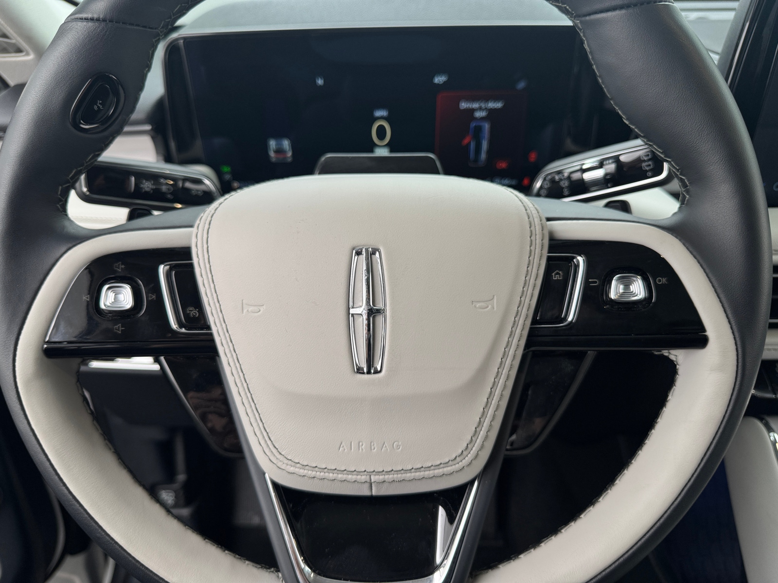 Thumbnail: 2025 Lincoln Aviator - 4