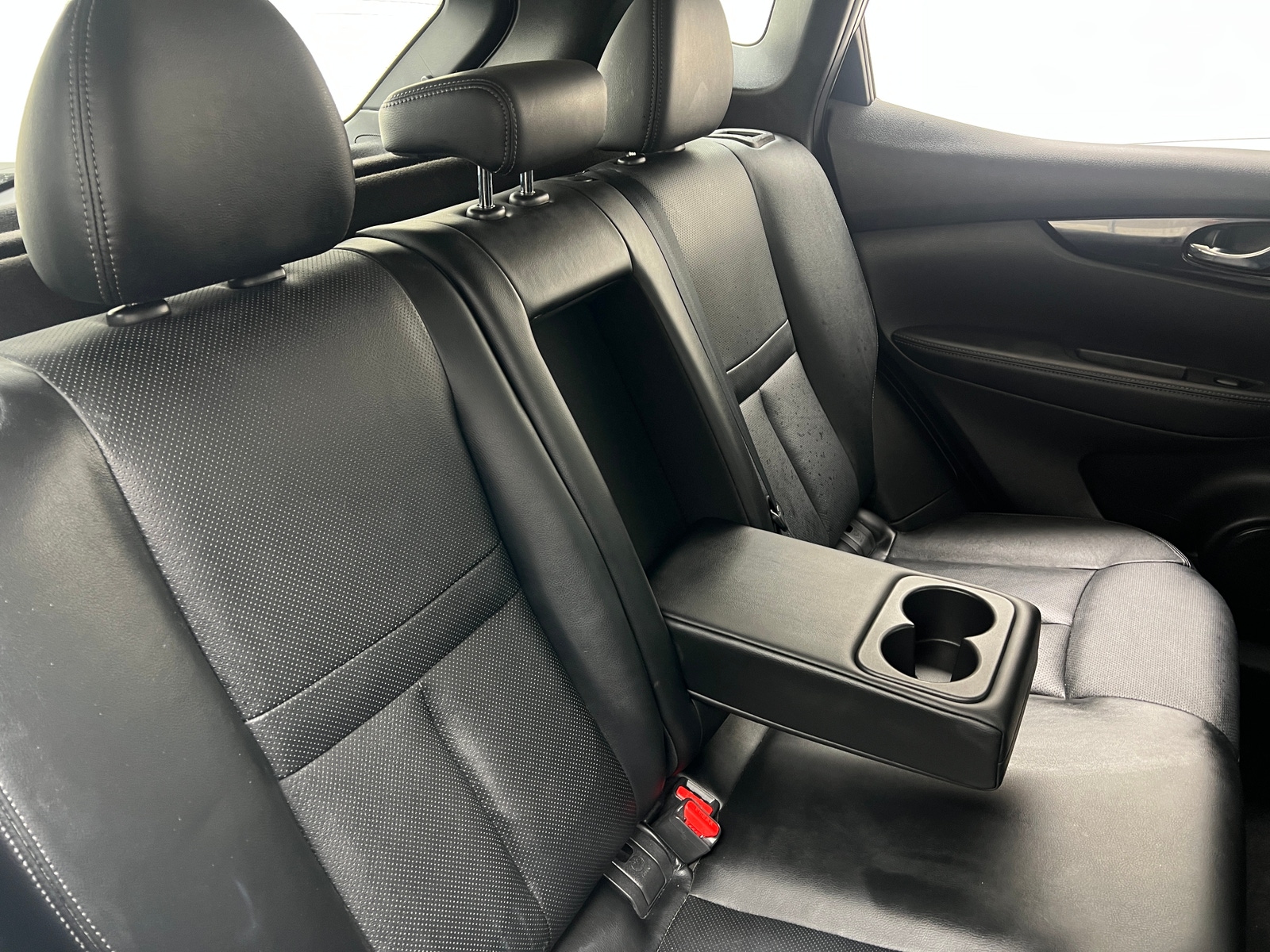 Thumbnail: 2017 Nissan Rogue Sport - 5