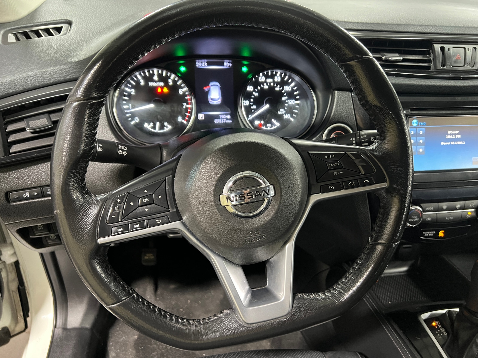 Thumbnail: 2017 Nissan Rogue Sport - 4