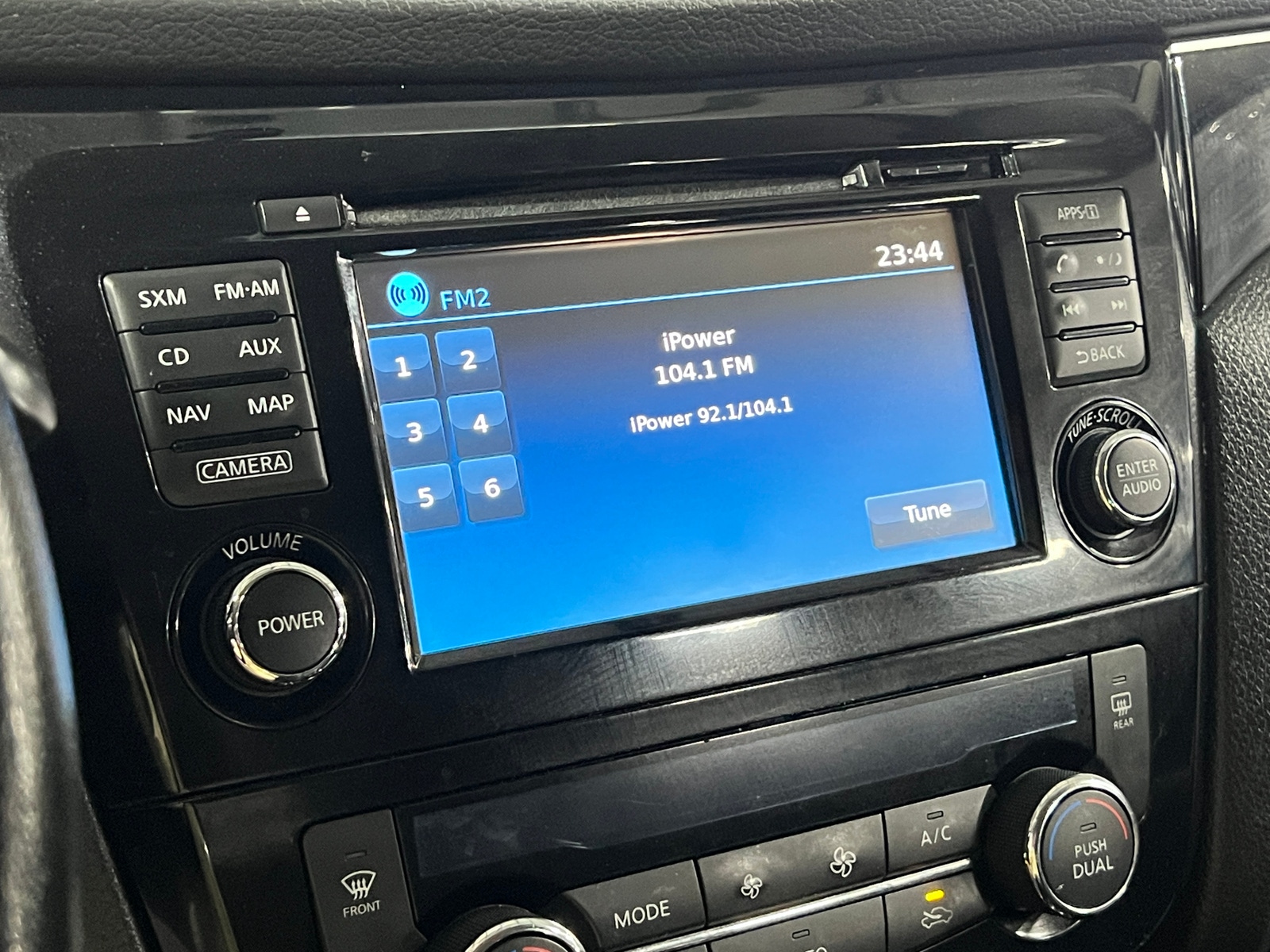 Thumbnail: 2017 Nissan Rogue Sport - 3