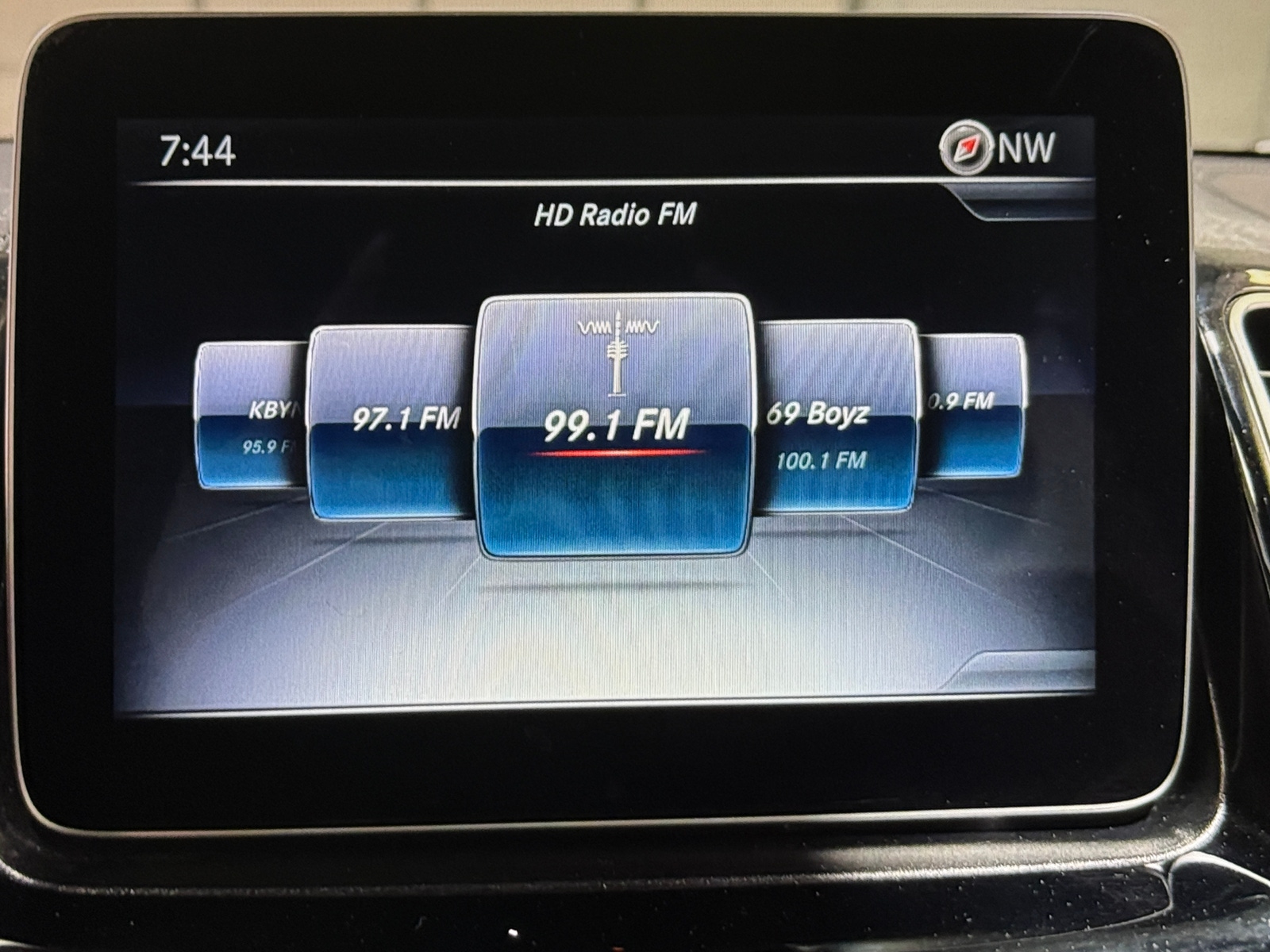 Thumbnail: 2017 Mercedes-Benz GLS - 4