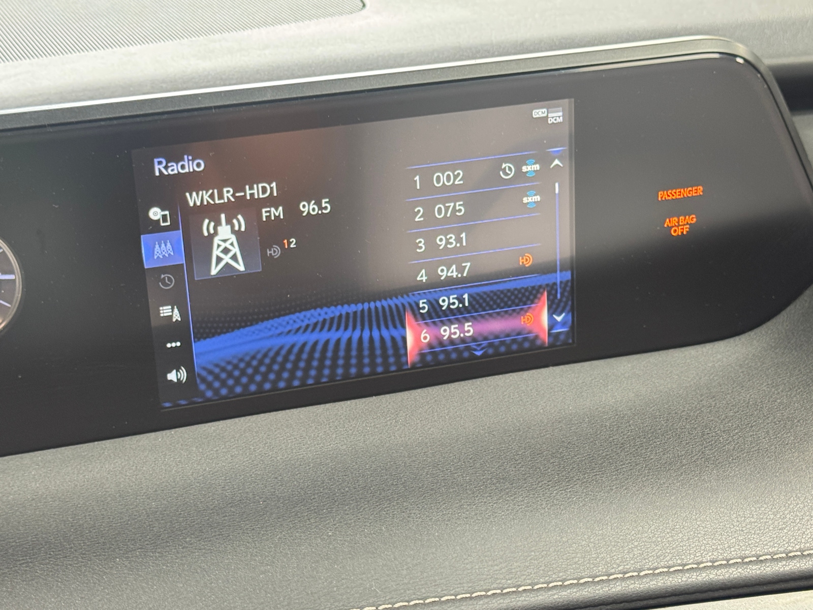 Thumbnail: 2019 Lexus UX - 3