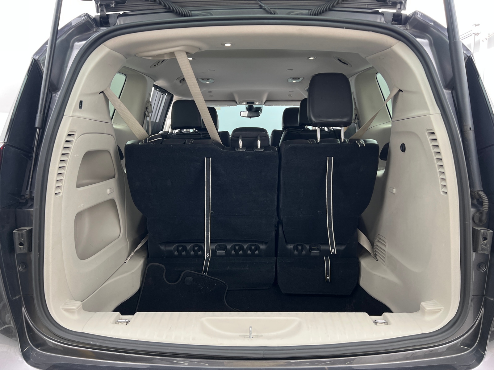 Thumbnail: 2023 Chrysler Pacifica - 6