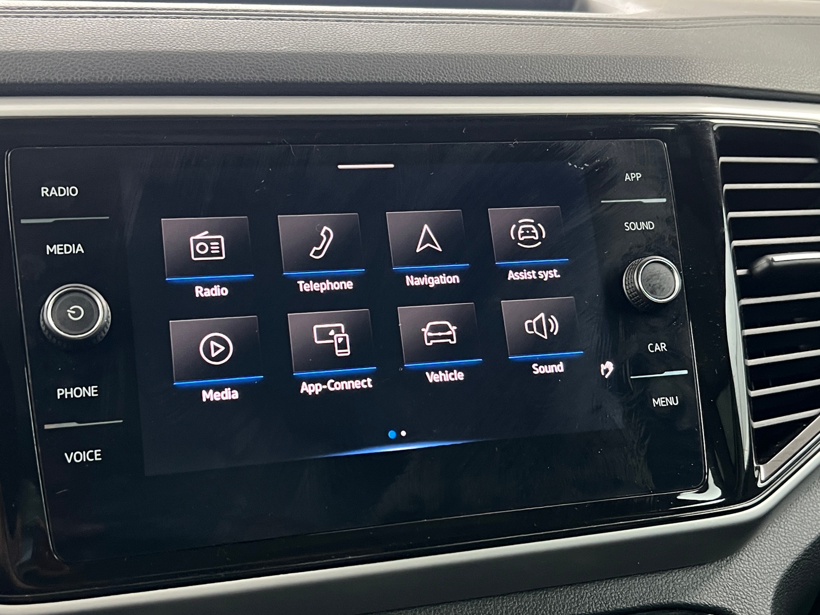 Thumbnail: 2023 Volkswagen Atlas - 3