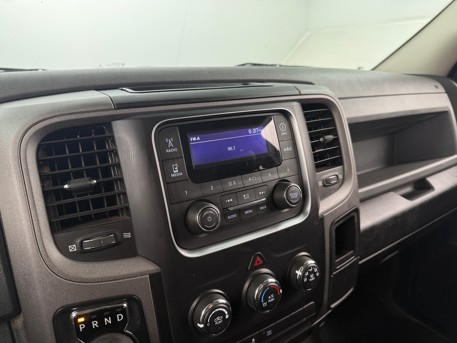 Thumbnail: 2020 RAM 1500 Classic - 3