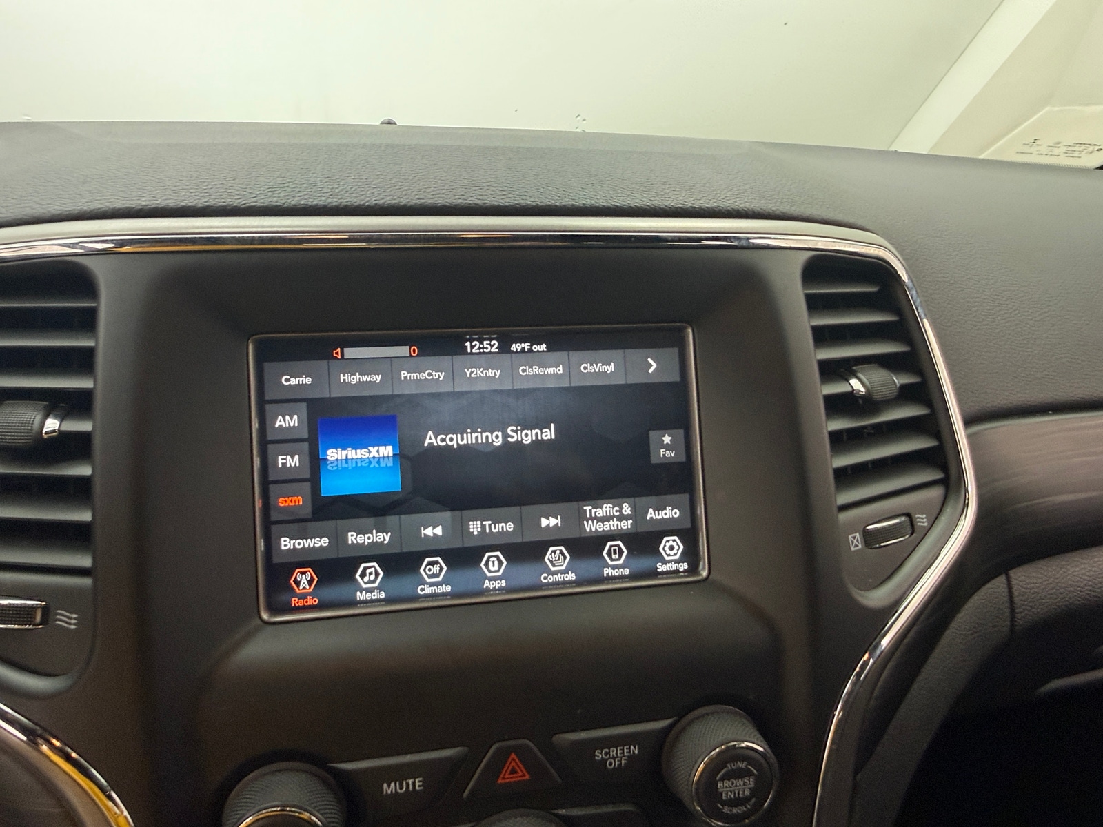 Thumbnail: 2021 Jeep Grand Cherokee - 4