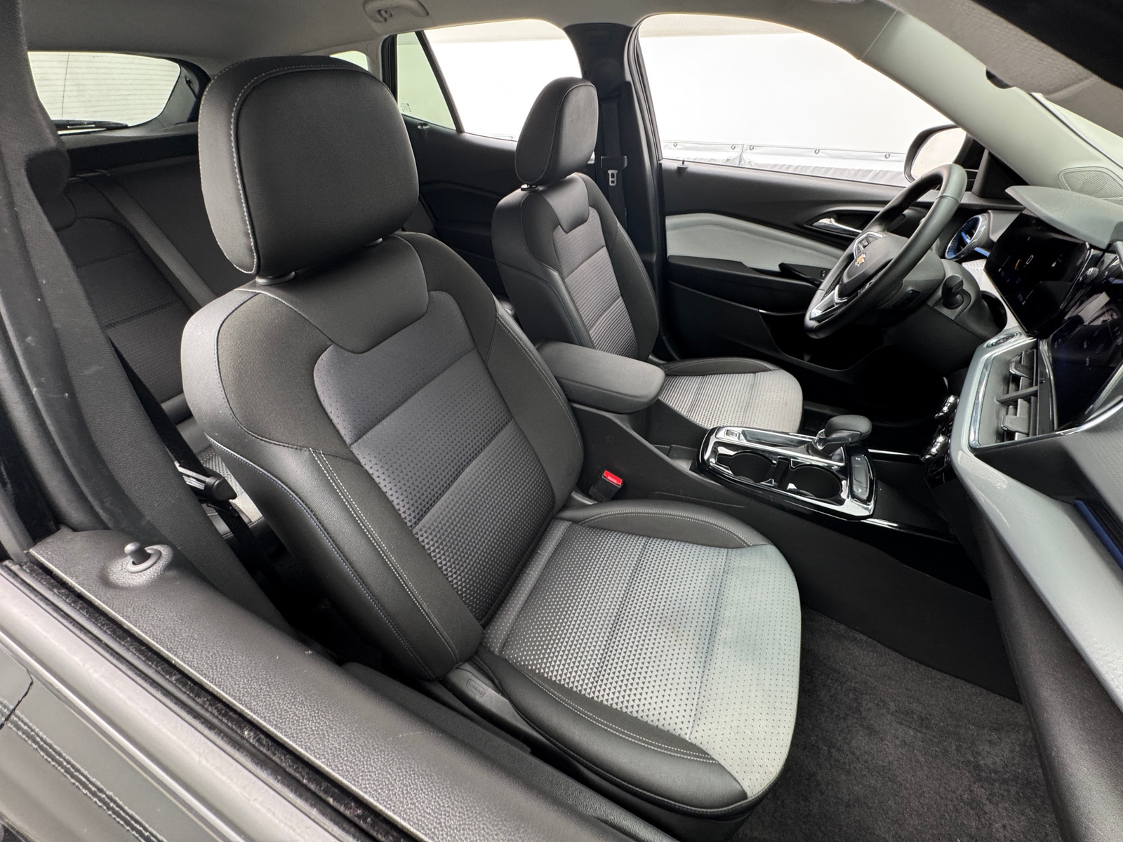 Thumbnail: 2025 Chevrolet Trax - 2