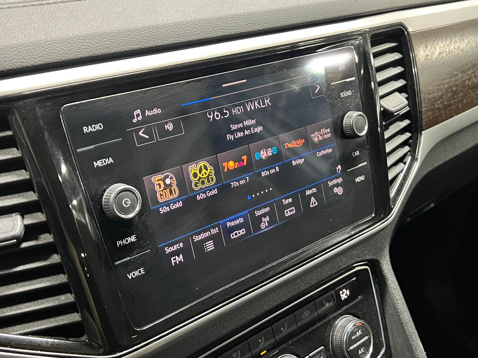 Thumbnail: 2022 Volkswagen Atlas - 3